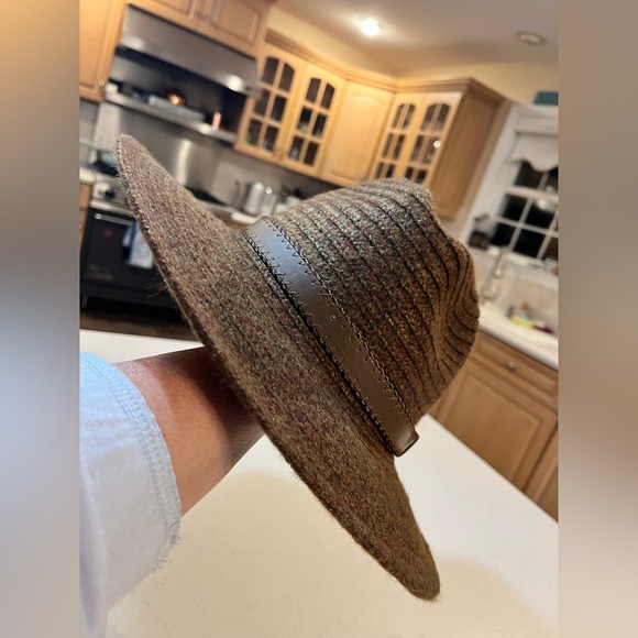 Wide brim hat - Picture 12 of 13